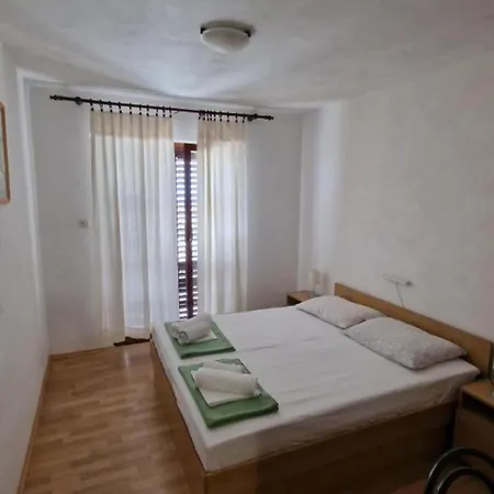Lora Gradac-one Bedroom With Balcony And Sea View 3 Dora * Gradac (Split-Dalmatia)